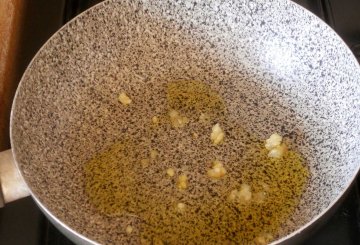 Chioccioline, curry e salvia preparazione 0
