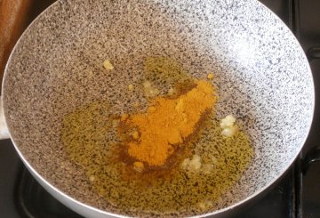 Chioccioline, curry e salvia preparazione 1