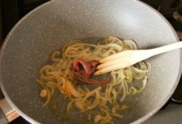 Pasta  in rosso con cavolfiore preparazione 2