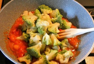 Pasta  in rosso con cavolfiore preparazione 5