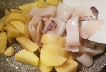 Calamari con patate preparazione 4