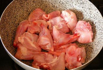 Coniglio alle cipolle rosse di tropea preparazione 3