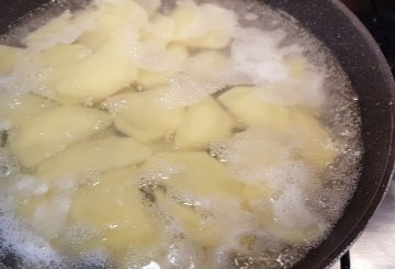 Frittata al forno con patate preparazione 0