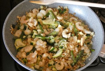 Insalata di cereali, gamberi e zucchine preparazione 3