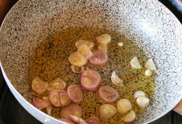 Zuppa di calamari, patate e funghi preparazione 0