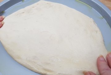 Impasto per pizza con lievito istantaneo preparazione 9