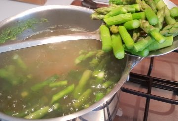 PASTA ASPARAGI E PANCETTA preparazione 1