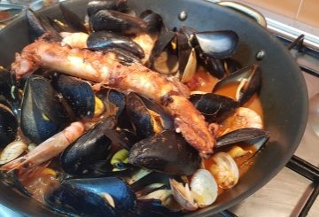 Cestino Di Pizza Ai Frutti Di Mare preparazione 10