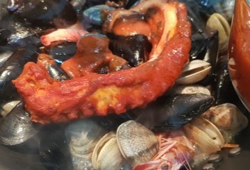 Cestino Di Pizza Ai Frutti Di Mare preparazione 8