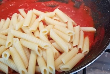 Pasta al sugo preparazione 3