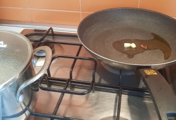 Pasta con acciughe preparazione 0