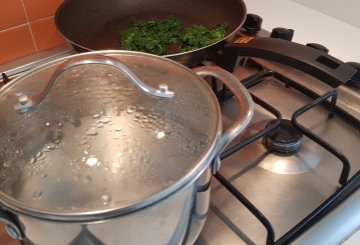 Pasta ricotta e spinaci preparazione 0