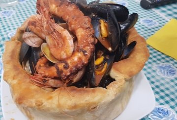 Cestino Di Pizza Ai Frutti Di Mare preparazione 20