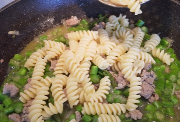 PASTA CON ASPARAGI E SALSICCIA preparazione 7