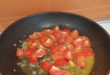 Mezze Maniche con Bottarga e Pomodorini preparazione 3