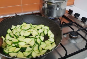 Pasta ricotta e zucchine preparazione 3