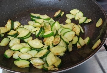 Pasta ricotta e zucchine preparazione 4