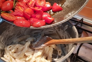 Pasta con Pomodorini e Formaggio Fresco preparazione 4