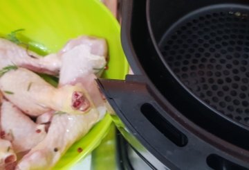 Ricetta Cosce di pollo in friggitrice ad aria - La Ricetta di  GialloZafferano