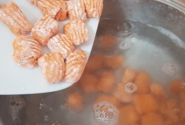 Gnocchi di Zucca Burro e Salvia  preparazione 5