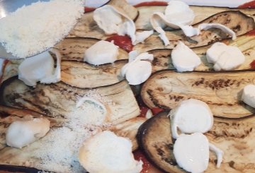 Parmigiana Di Melanzane Al Forno preparazione 6