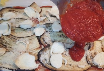 Parmigiana Di Melanzane Al Forno preparazione 7