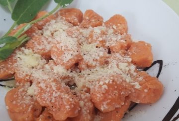 Gnocchi di Zucca Burro e Salvia  preparazione 8