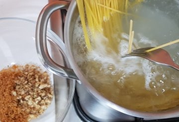Spaghetti con le noci preparazione 3