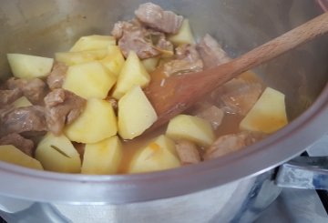 Spezzatino con patate preparazione 9