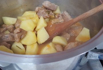 Spezzatino con patate preparazione 9