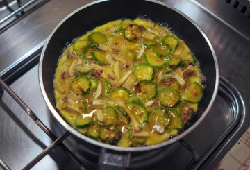 Frittata Di Zucchine preparazione 2