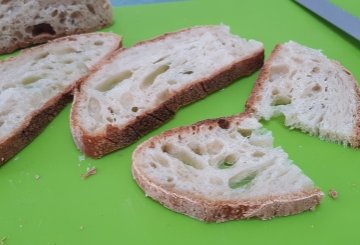 Bruschette Nella Friggitrice Ad Aria preparazione 0