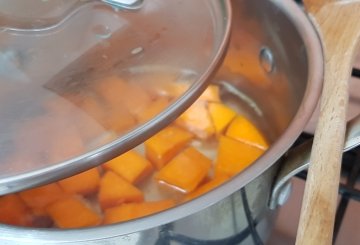 Pasta Con Crema Di Zucca preparazione 2