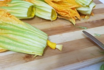 Frittelle Di Fiori Di Zucca preparazione 0