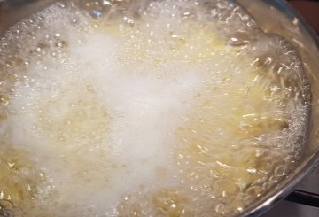 Pasta Con Crema Di Patate E Salsiccia preparazione 1