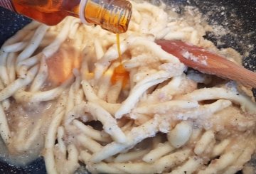 Pasta Con Crema Di Patate E Salsiccia preparazione 8