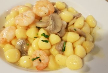 Gnocchetti Con Funghi E Mazzancolle preparazione 7