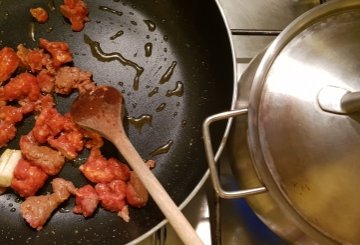 Pasta Con Salsiccia E Formaggio preparazione 0