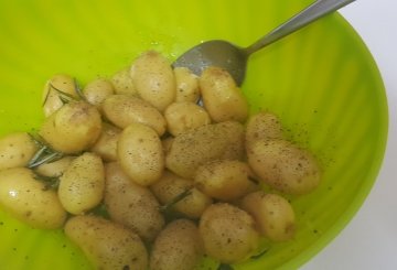 Patate Novelle Nella Friggitrice Ad Aria preparazione 3