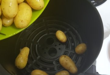 Patate Novelle Nella Friggitrice Ad Aria preparazione 4