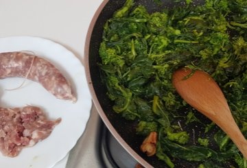 Pasta Salsiccia E Friarielli preparazione 1