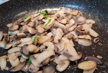 SFOGLIATA CON FUNGHI CHAMPIGNON preparazione 1