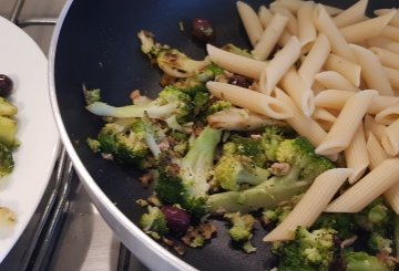 PASTA BROCCOLI E TONNO preparazione 3