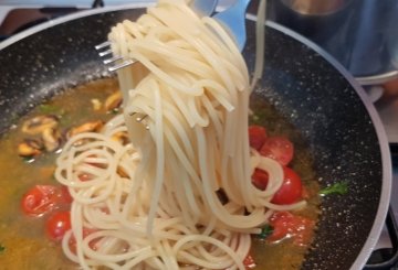 SPAGHETTI COZZE E SCAMPI preparazione 3