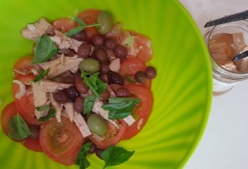 INSALATA DI POMODORI E TONNO preparazione 3