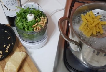 PASTA AL PESTO DI RUCOLA preparazione 0