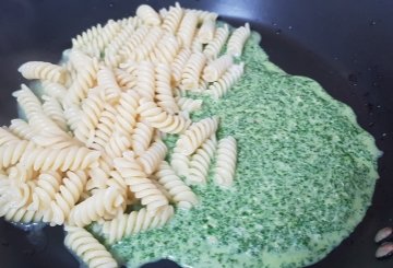 PASTA AL PESTO DI RUCOLA preparazione 2