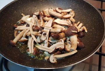 FUNGHI PIOPPINI TRIFOLATI preparazione 4