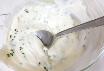 SALSA ALLO YOGURT PER PATATE preparazione 4