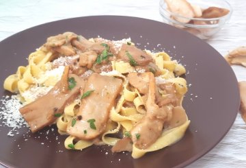 TAGLIATELLE AI FUNGHI PORCINI preparazione 7